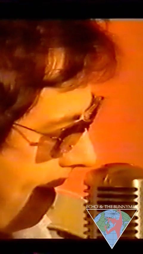Great clip from when the wonderful @bethorton presented Echo & The Bunnymen with the 'Inspirational Award' at the Q Magazine Awards. Adam & Jo yet again 🐰
