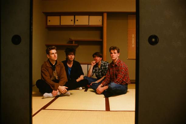 A brilliant shot of the band peering through shoji doors while on tour in Kyoto, Japan, January 1984.
A quiet moment captured on the road.
📷 Koh Hasebe / Shinko Music / Getty Images