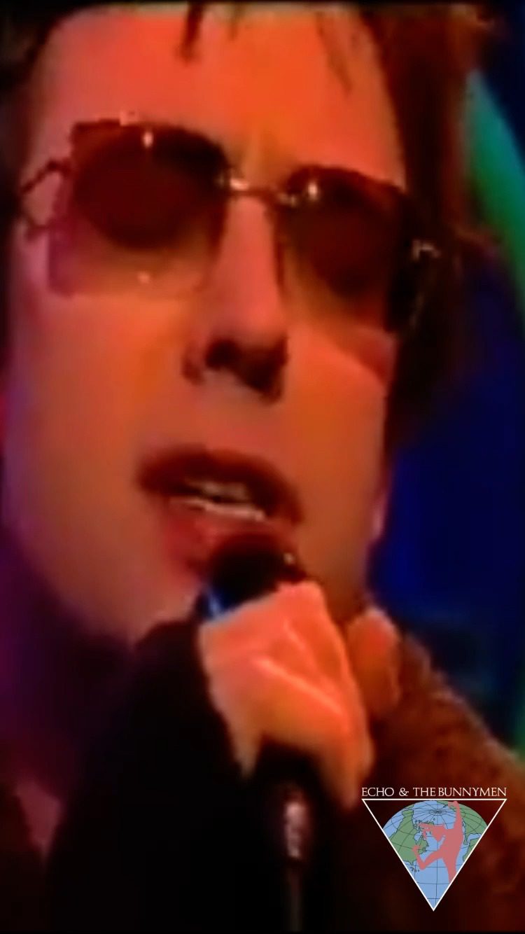 Ian McCulloch 'Sweet Jane' Brilliant. 😎