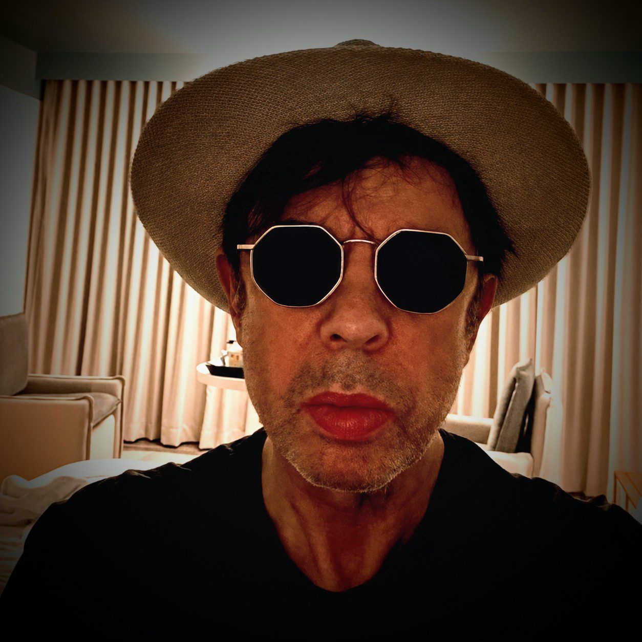 A message from Ian McCulloch: "What a brilliant tour. Band, crew and audience. x" 🐰😎