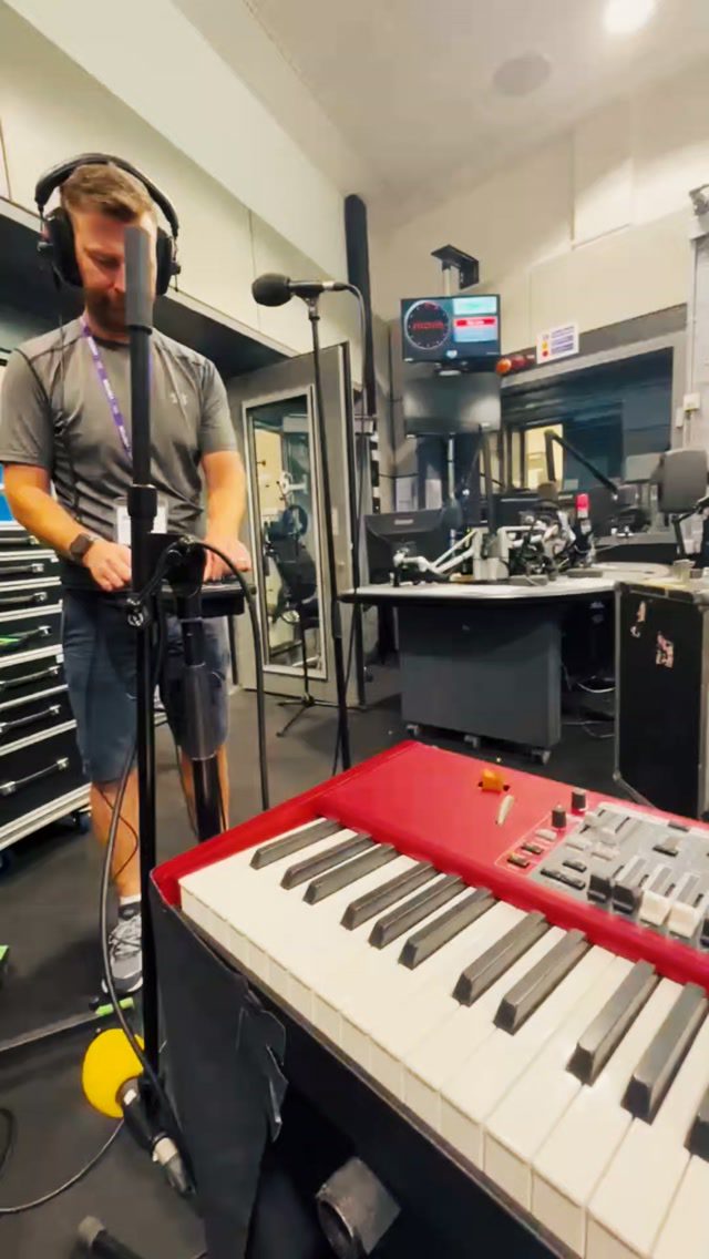 Ian, Will, Mike, Ste, Simon & Pete spent yesterday in sunny Salford recording a live session for today's @bbc6music Craig Charles show. Make sure to tune in or catch up on iPlayer. 📷Thanks to @mike_smith_muso